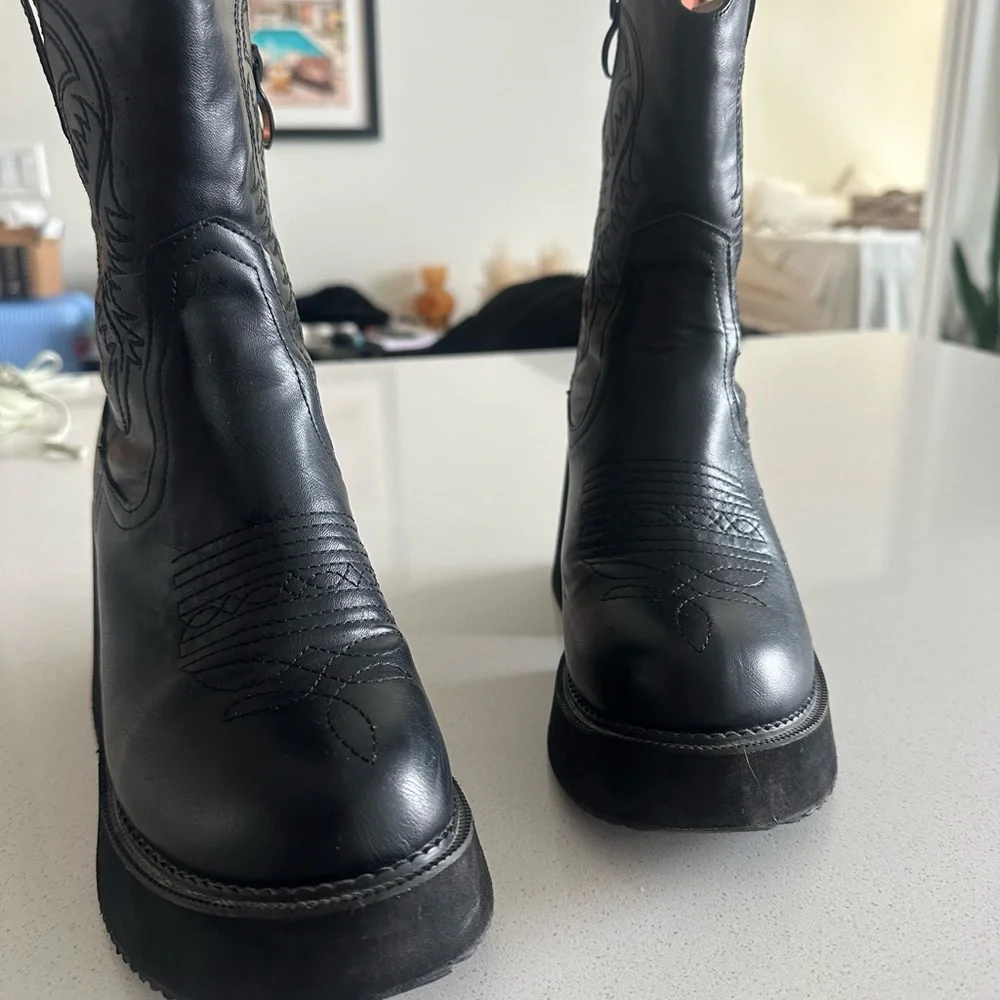 Chic Black Platform Heeled cowboy/moto boot - Picture 4 of 5